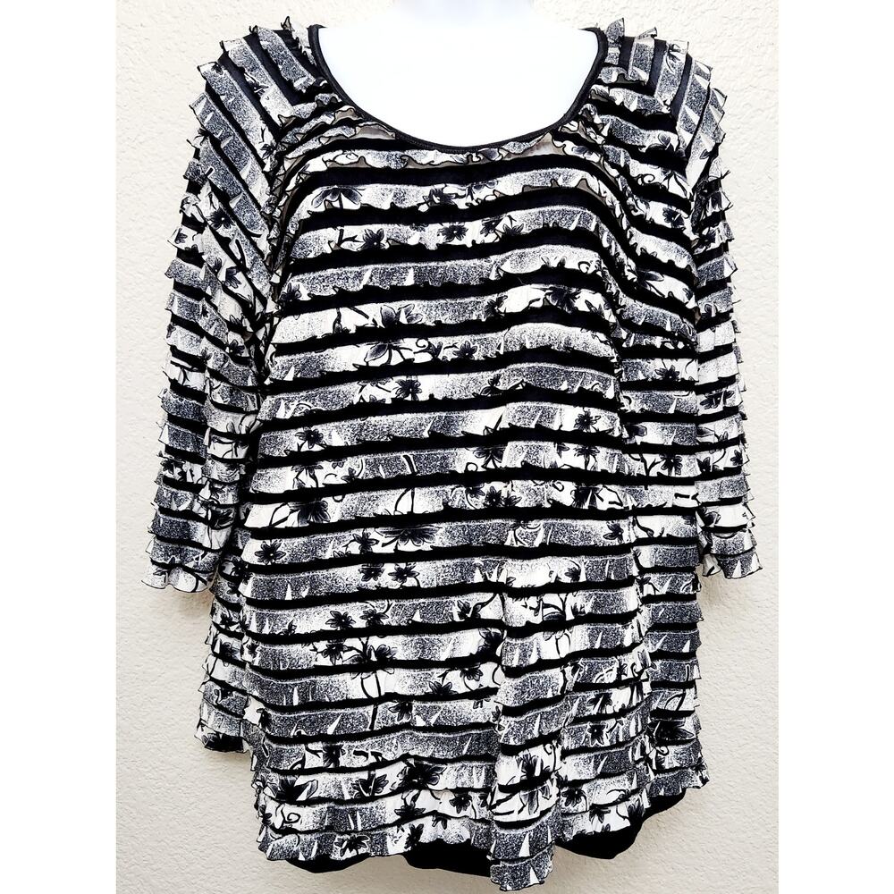I.N. Studio Woman Black White Floral Pleats Ruffle Top 2X Plus Lightweight Lined
